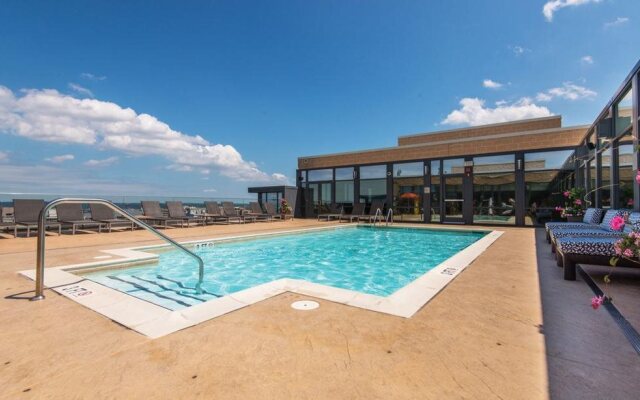 The Millennium by Global Luxury Suites