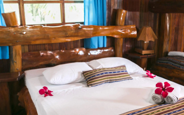 Hotel La Isla Inn
