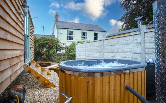 Willow - 1 Bedroom - Amroth
