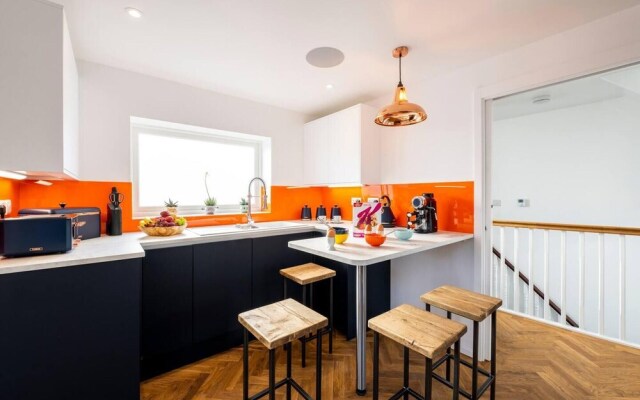 Luxurious 2 Bedroom Apartment With Estuary View