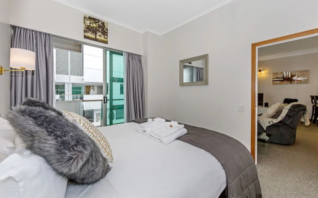 Luxury 2BR Apartment at Central Location – Guest Rooms – Auckland