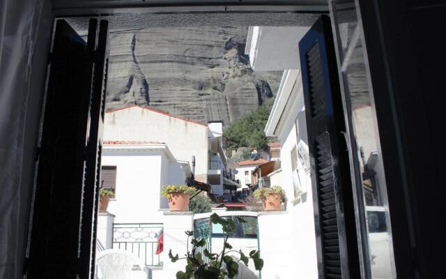 Meteora Mansion - Traditional Apt 3BD - Rocks View