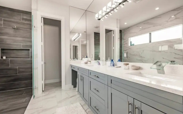 Exquisite Vanderbilt Beach Luxury Getaway