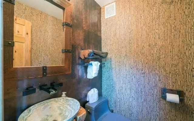 Slopeside Lodge