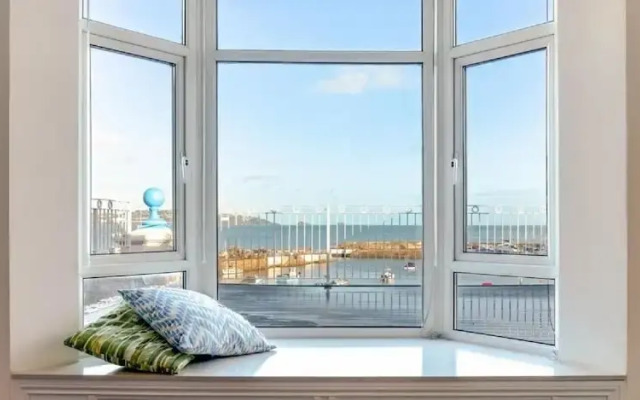Quayside - Modern Apartment