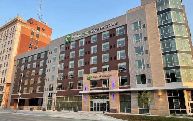 Holiday Inn Express And Suites Lincoln Downtown , An Ihg Hotel