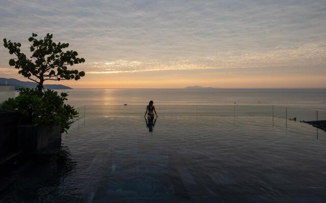Leaf Beachfront Hotel Da Nang