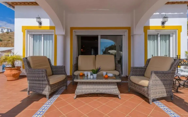 Villas Nerjazul - El Peñoncillo Beach