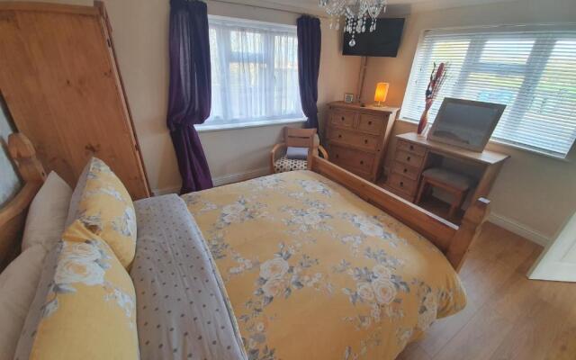 Sherwood Bungalow 3 Bedroom Entire Property