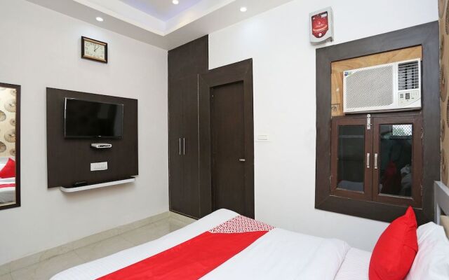OYO 13576 Hotel Residency