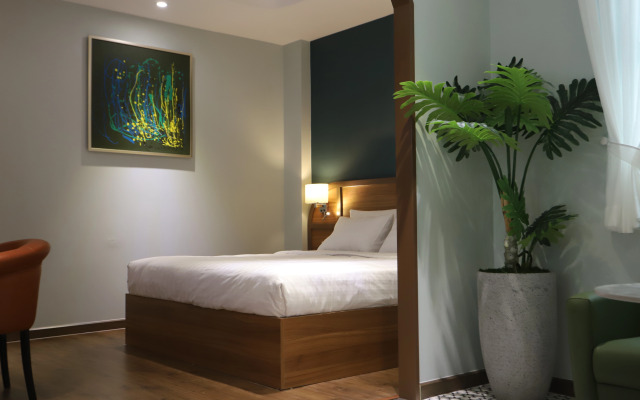 Lanura Apartments and Hotel