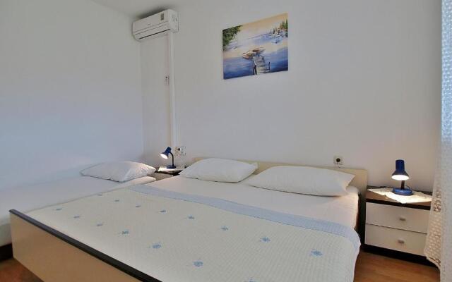 Apartmani Roza Lopar