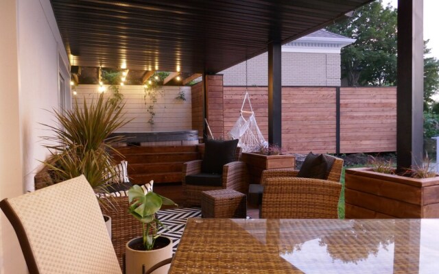 Contemporary Style With Amazing View 3-4 Br