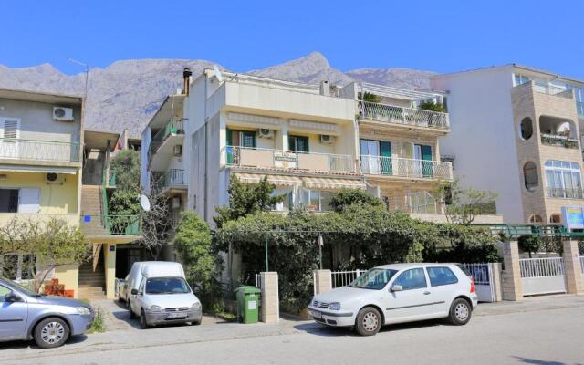 Apartments by the sea Makarska - 13222