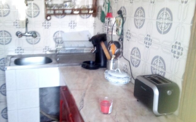 Studio in Guimarães, With Enclosed Garden and Wifi