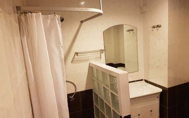 ATCHARA Service Apartment