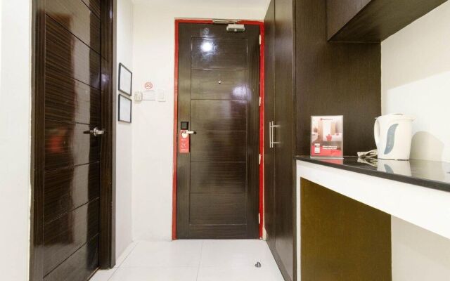 RedDoorz near Quezon City Circle