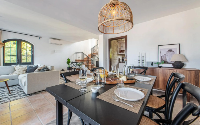 Algarrobo In Nerja With 2 Bedrooms And 2 Bathrooms