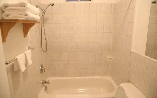 Elegant Suite at 700 Bathurst
