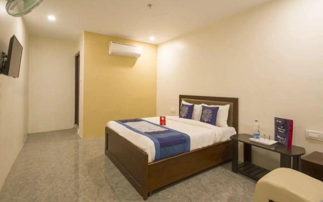 Sree Chandana Hotel by OYO Rooms