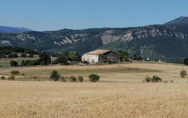 Chambre et pièce à vivre indépendantes