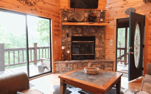 Ridgeview Retreat Seclude Cabin Includes Wifi, Cable, and Charcoal Grill by Redawning