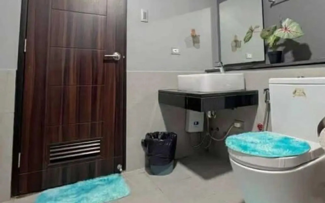 Cozy Pasay Condo with Pool Access