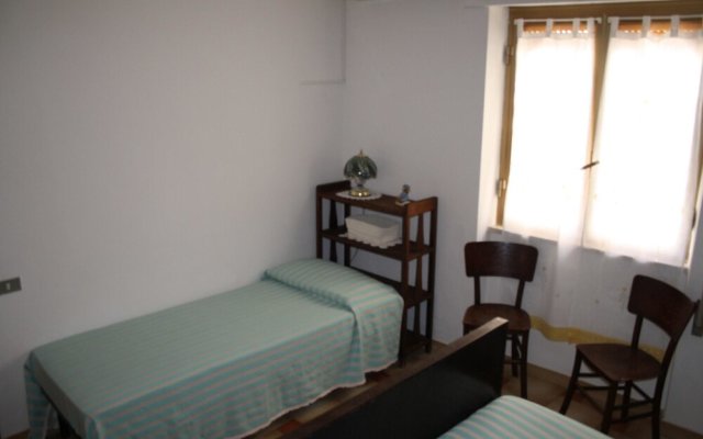 House With 2 Bedrooms in Calasetta, With Enclosed Garden - 500 m From