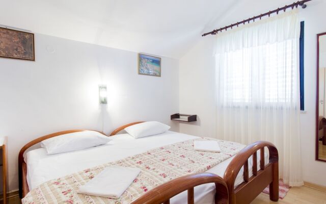 7 Olives Apartments