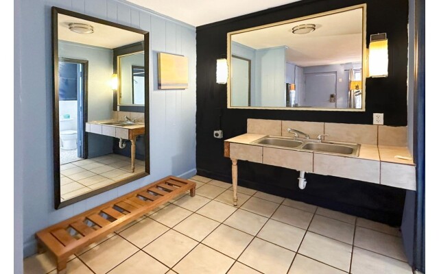 Luxury Inn By OYO Albany