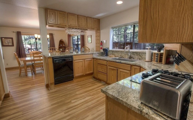 Bear Country 4 Bedroom Home by RedAwning