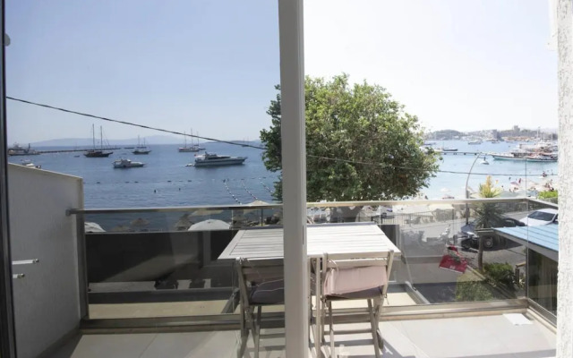 Seafront Flat With Breathtaking Sea View in Bodrum