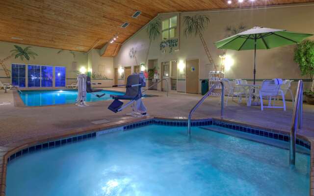 Country Inn & Suites by Radisson, Waterloo, IA