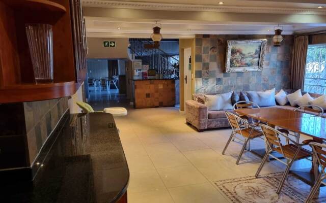 Savoy Lodge With Breakfast Included - Budget Triple Room 5