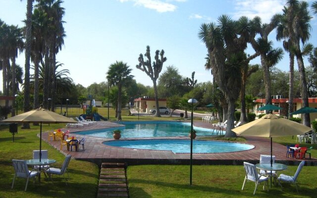 Hotel Las Palmas Midway Inn