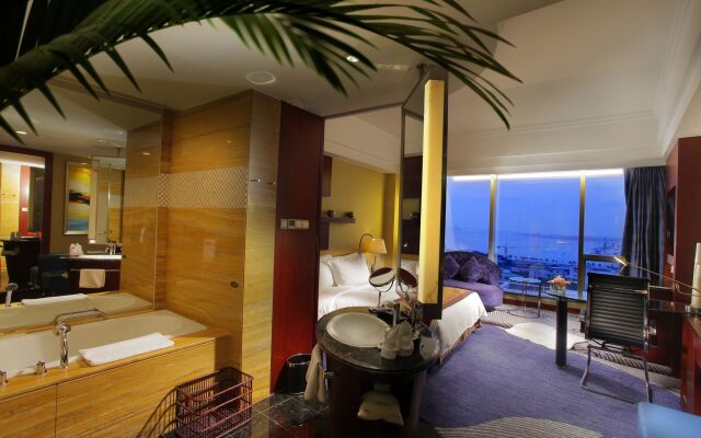 Zhuhai Charming Holiday Hotel