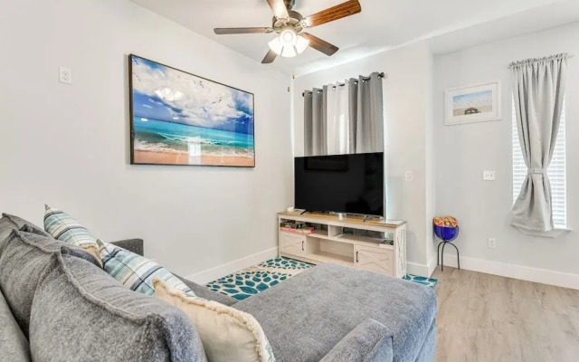 2 Mi to Gulf: Home w/ Sauna, Garden in Panama City