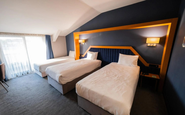 Roof 264 Hotel and Suites