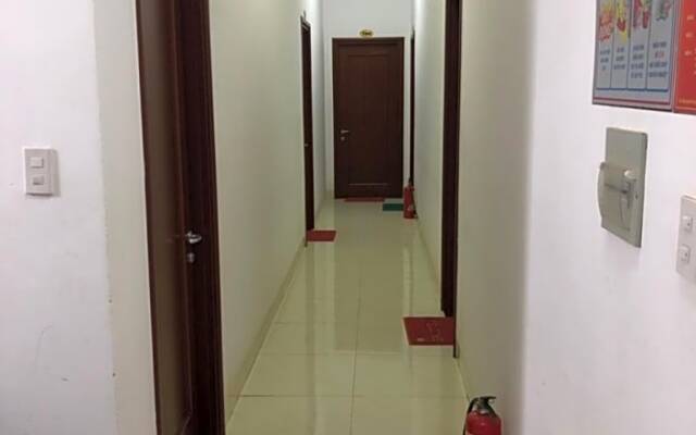 Lê Tùng Hotel - Vạn Giã