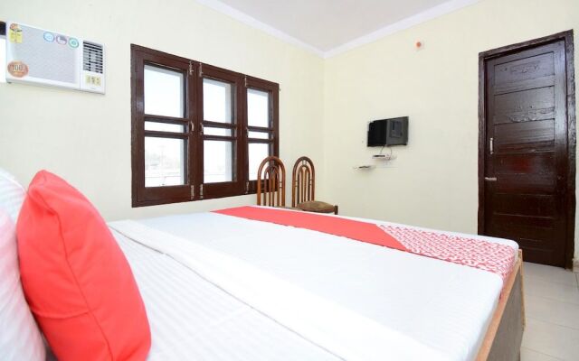 Oyo 30943 Hotel Tourist