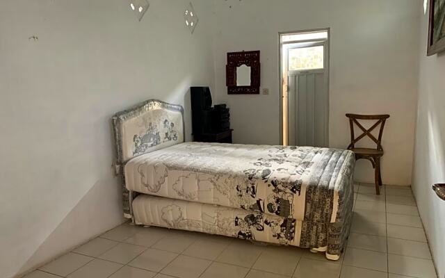 Bu Condro Homestay by Luxury Degree