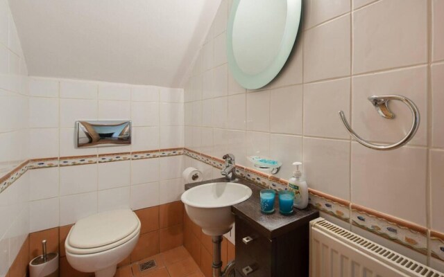 Stunning 5-bed Villa in Gennadi!