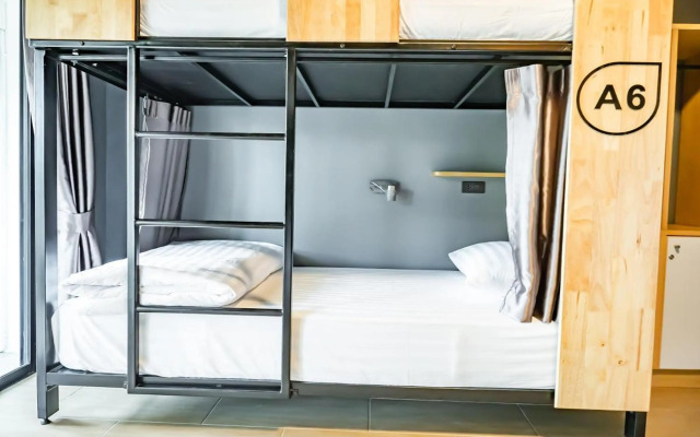 Ray Coffee Bar & Hostel - Adults Only