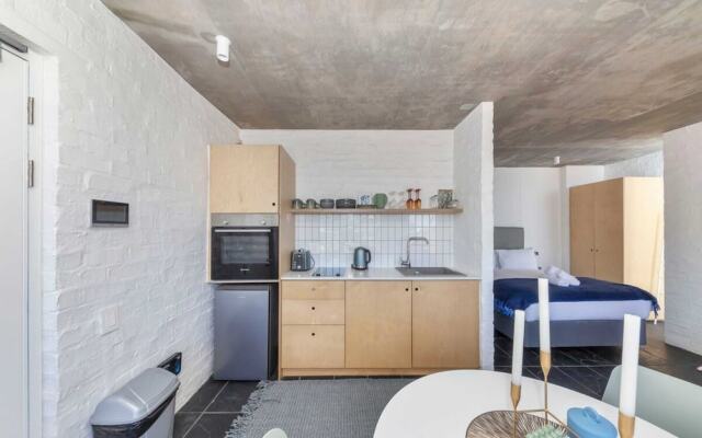 Seaside Studio Apartment, 9 Mins to Queens Beach!