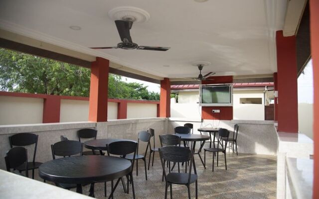 Target Hill Hotel