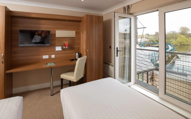 Riverside Hotel