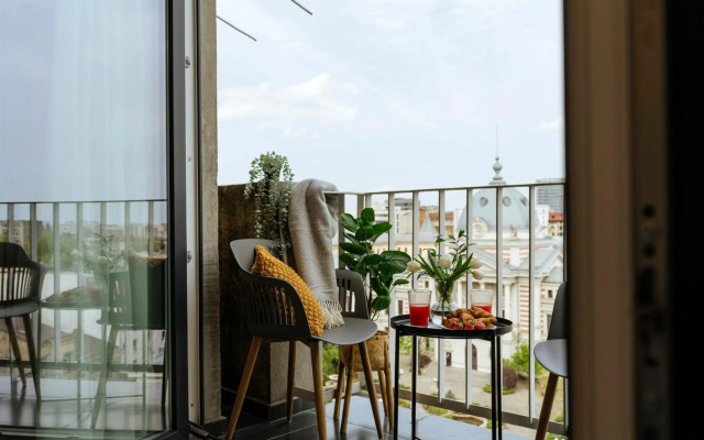 Sunny 2BR Flat - Top Location - Amazing Balcony