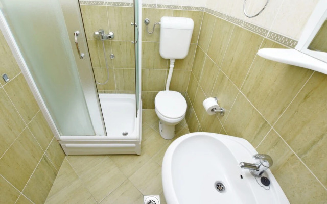 Apartments and Rooms Iva