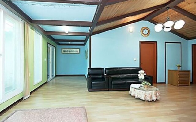 Hongcheon Spring Caravan Pension