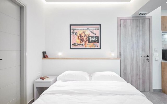 Stay in a hip decorated studio near Acropolis!